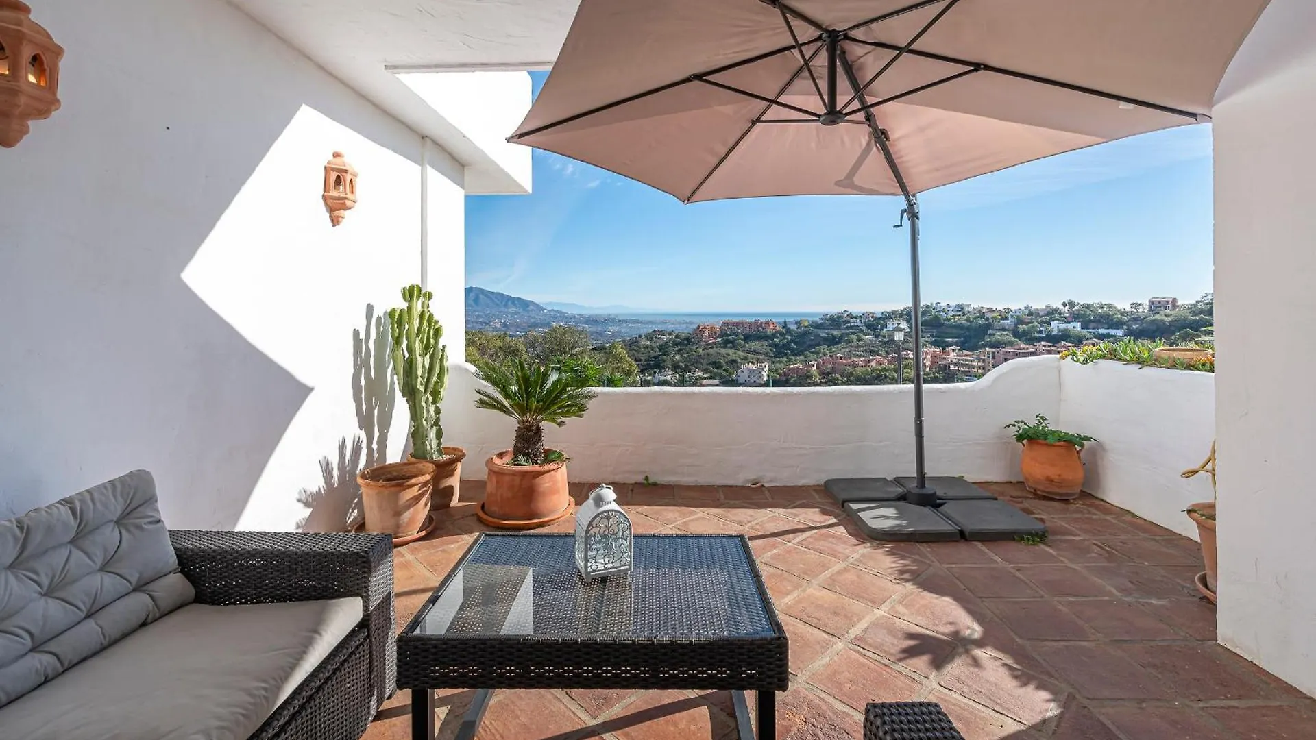 Apartamento Comfy 2Br, 2Bathroom, Parking, Pool, Sea Views, Elviria Alta Ojén
