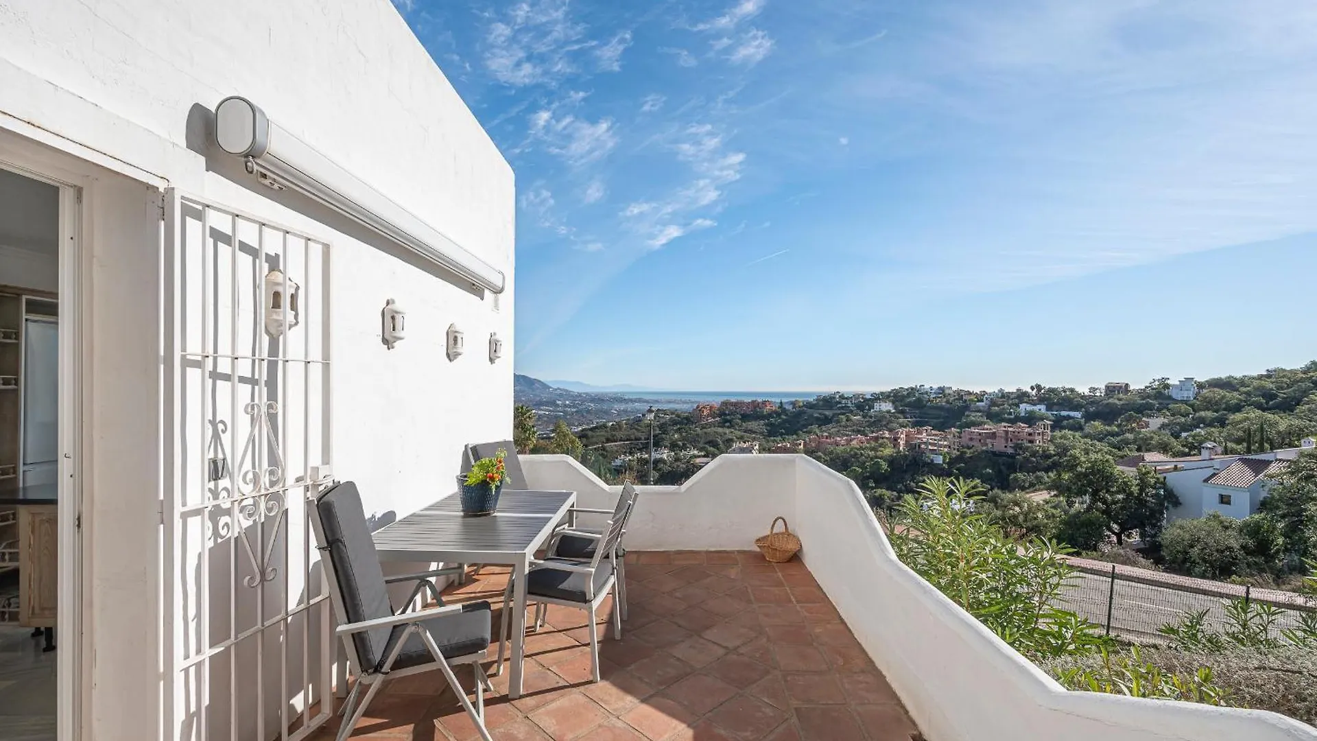 Comfy 2Br, 2Bathroom, Parking, Pool, Sea Views, Elviria Alta Ojén 0*,  Espanha